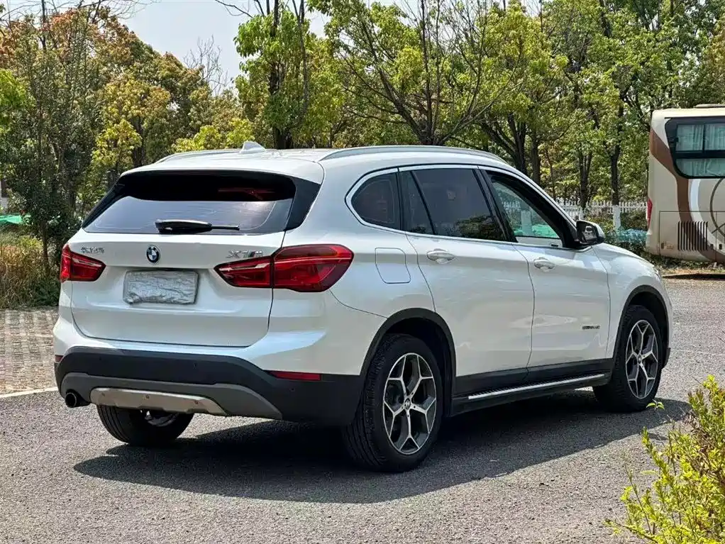 BMW X1 2018 sDrive18Li Premium Model фото 7
