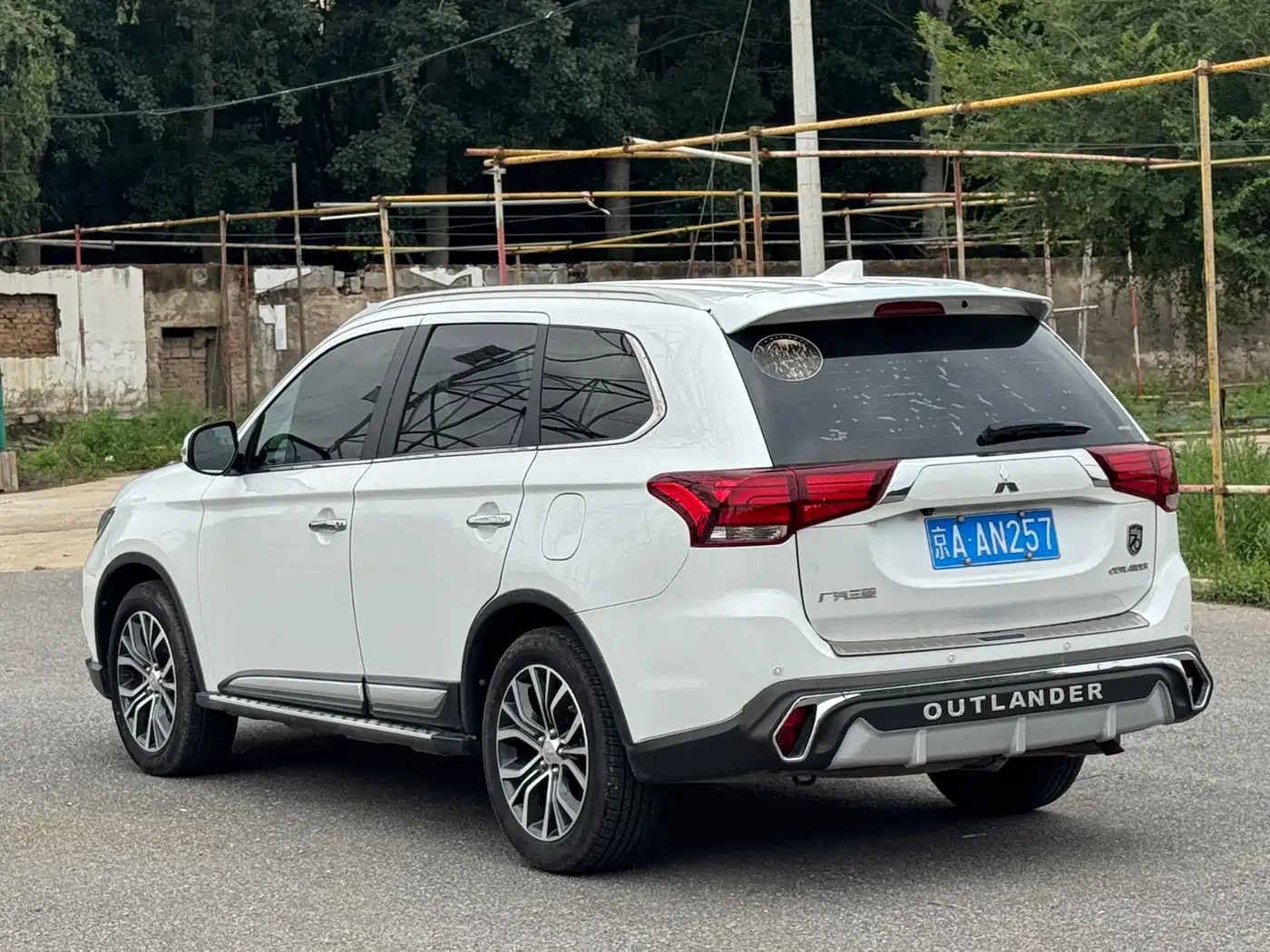 MITSUBISHI OUTLANDER