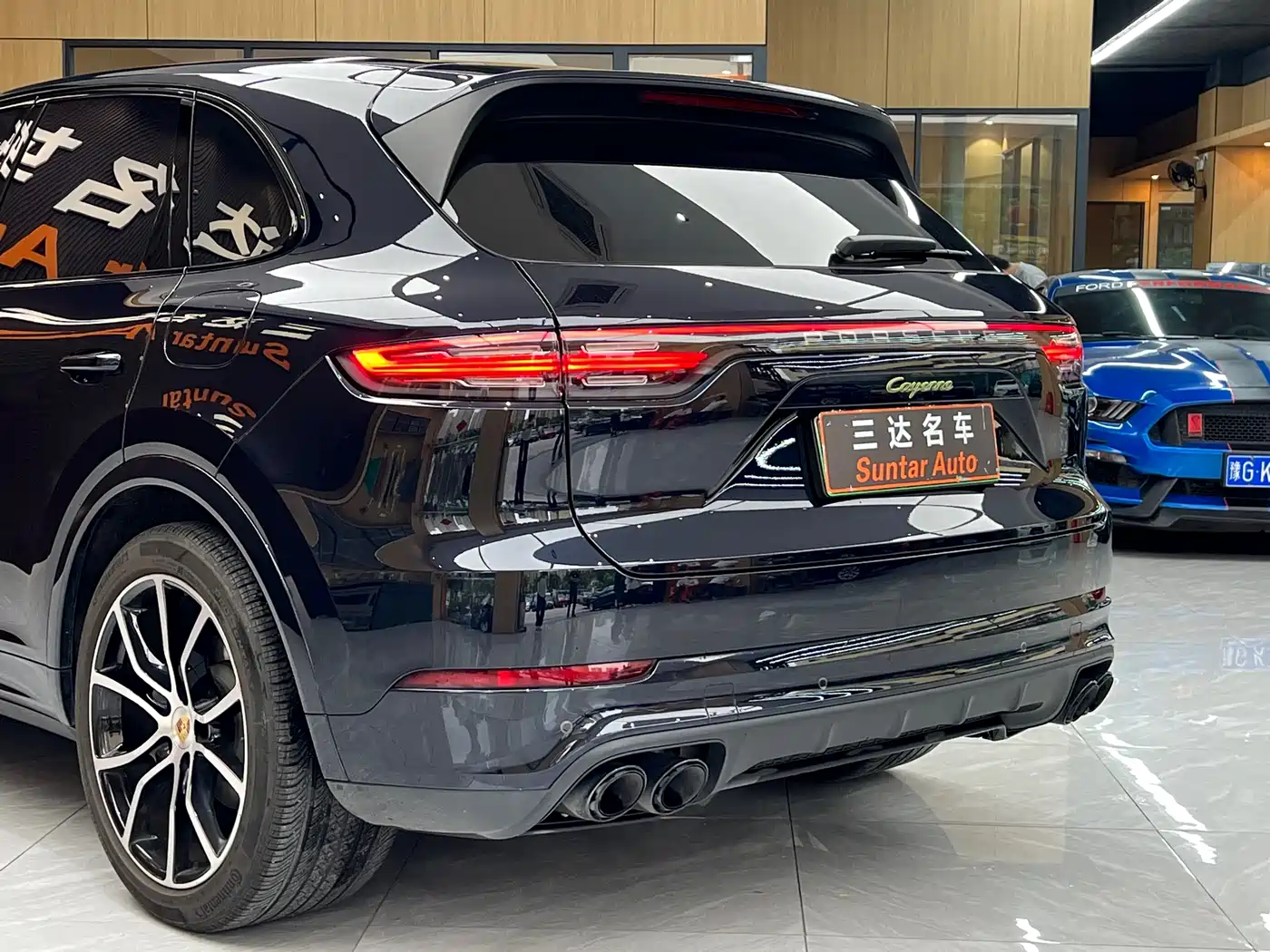 Porsche Cayenne New Energy 2023 Cayenne E-Hybrid 2.0T Platinum Edition фото 14
