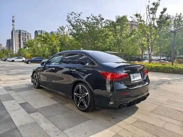 Mercedes-Benz A-Class AMG 2025 AMG A 35 L 4MATIC фото 7