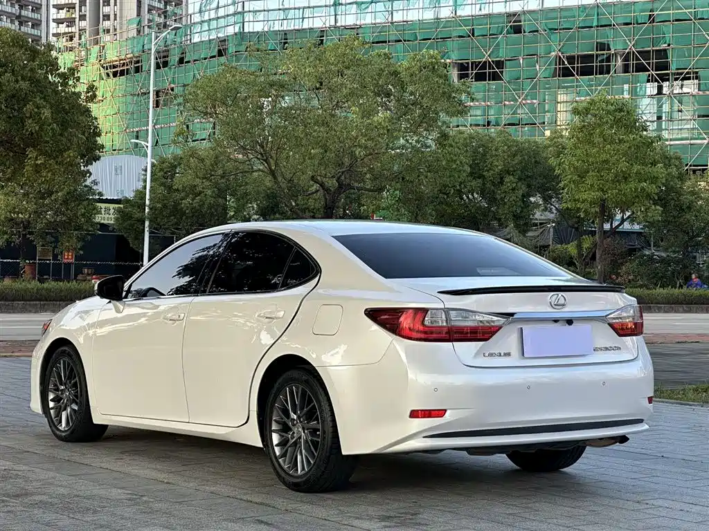 Lexus ES 2017 200 30th Anniversary Edition фото 7