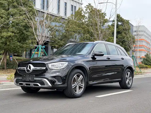 MERCEDES-BENZ GLC