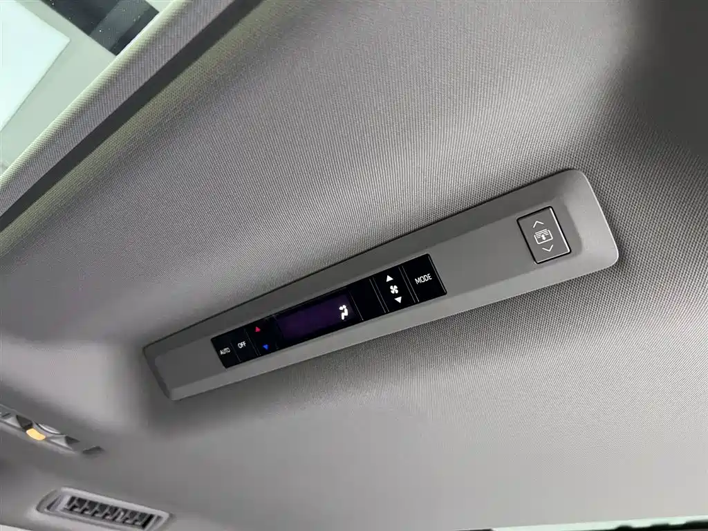 Toyota Granvia 2024 2.5L Hybrid Premium PLUS фото 25