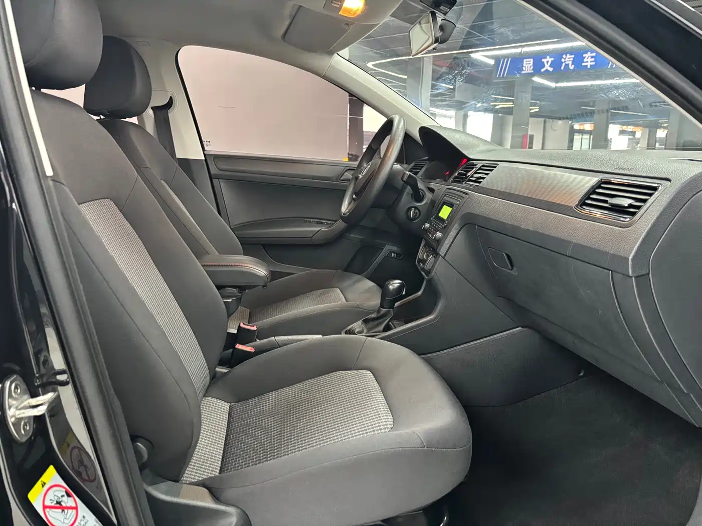 Volkswagen Santana 2016 1.6L Automatic Trend Edition фото 5