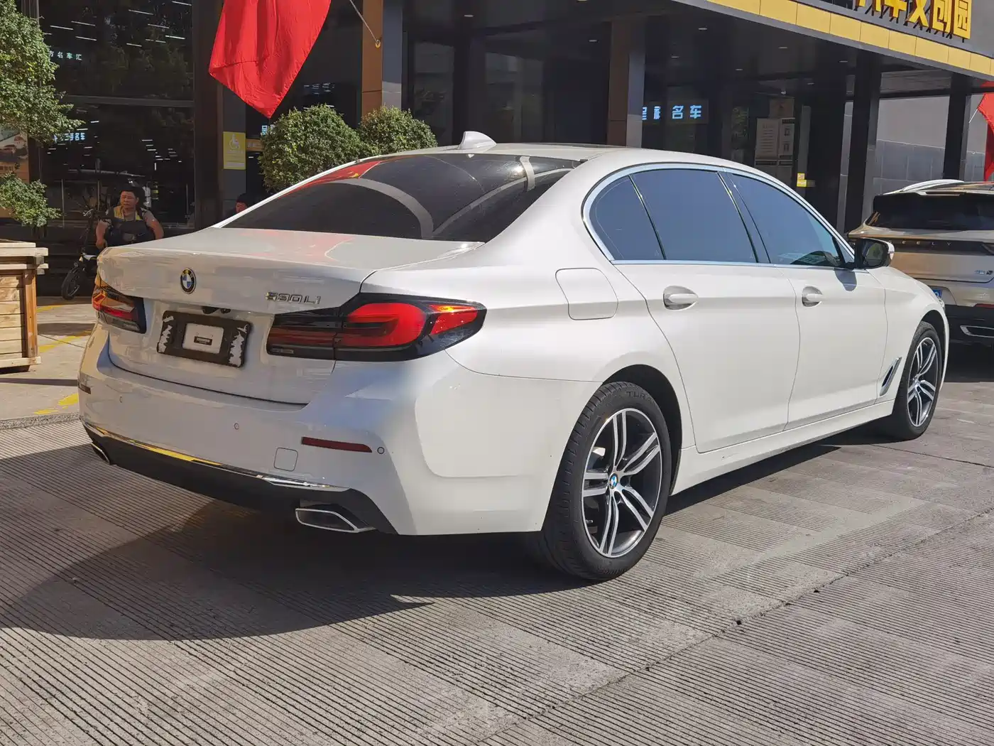 BMW 5 Series 2023 530Li Leading Luxury Package фото 11