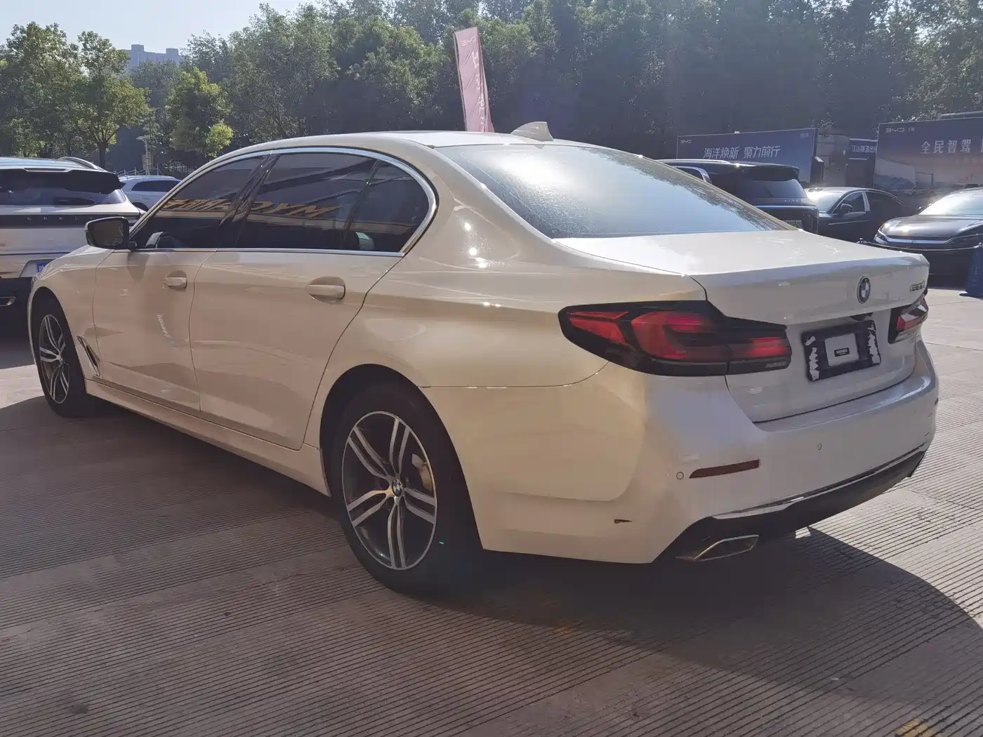 BMW 5 Series 2023 530Li Leading Luxury Package фото 9