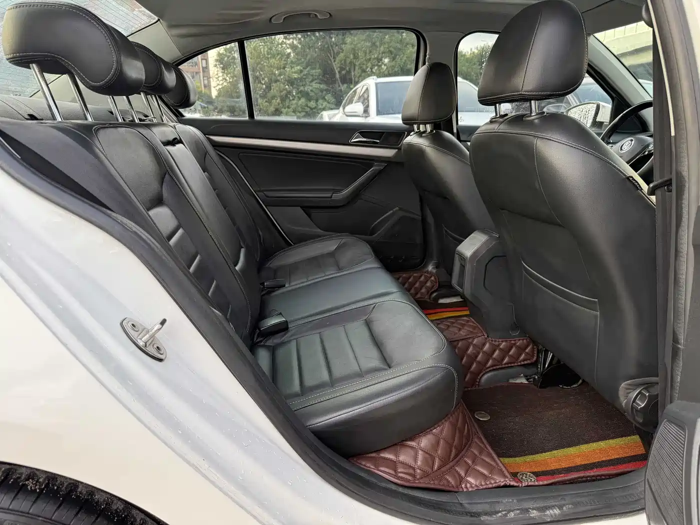 Volkswagen Lavida 2015 1.6L Manual Trend Edition фото 6