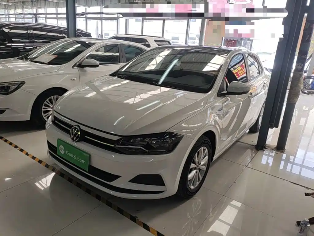 VOLKSWAGEN POLO