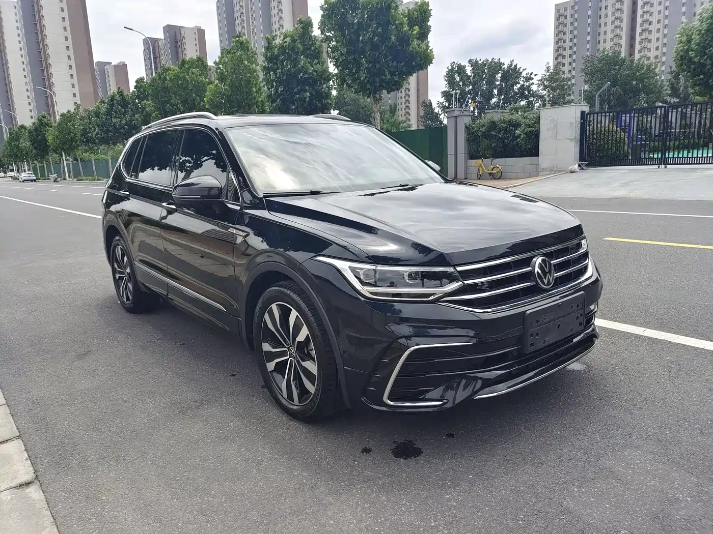 Volkswagen Tiguan L 2022 330TSI Auto 2WD R-Line Premium Edition фото 3
