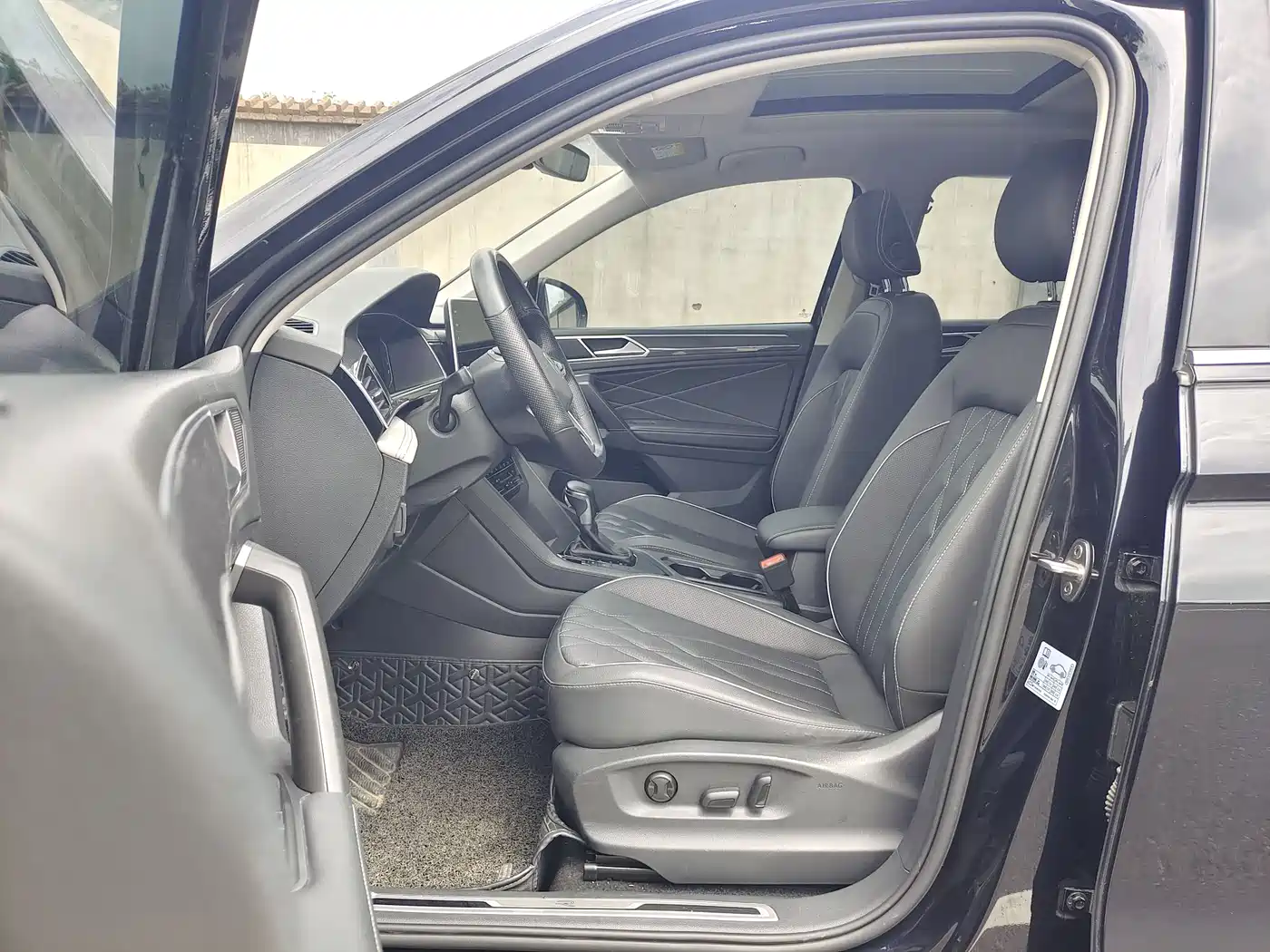 Volkswagen Tiguan L 2022 330TSI Auto 2WD R-Line Premium Edition фото 4