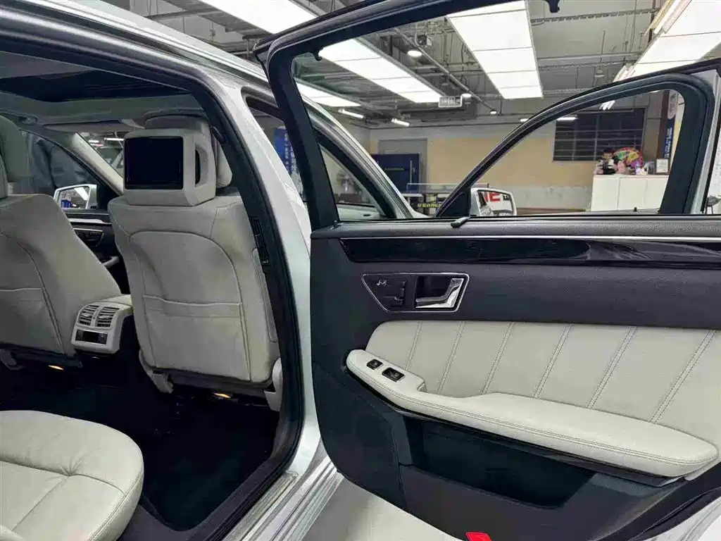 Mercedes-Benz E-Class 2010 E 300 L Fashion фото 6