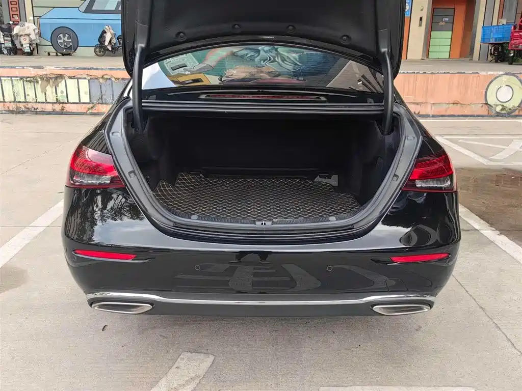 Mercedes-Benz E-Class 2023 E 300 L Fashion фото 18