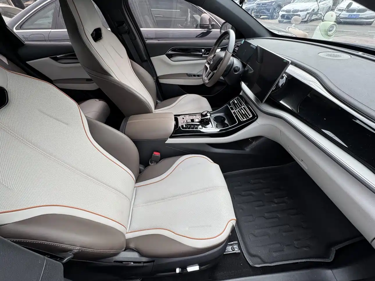 BYD Qin PLUS 2024 Glory Edition DM-i 120KM Premium фото 13