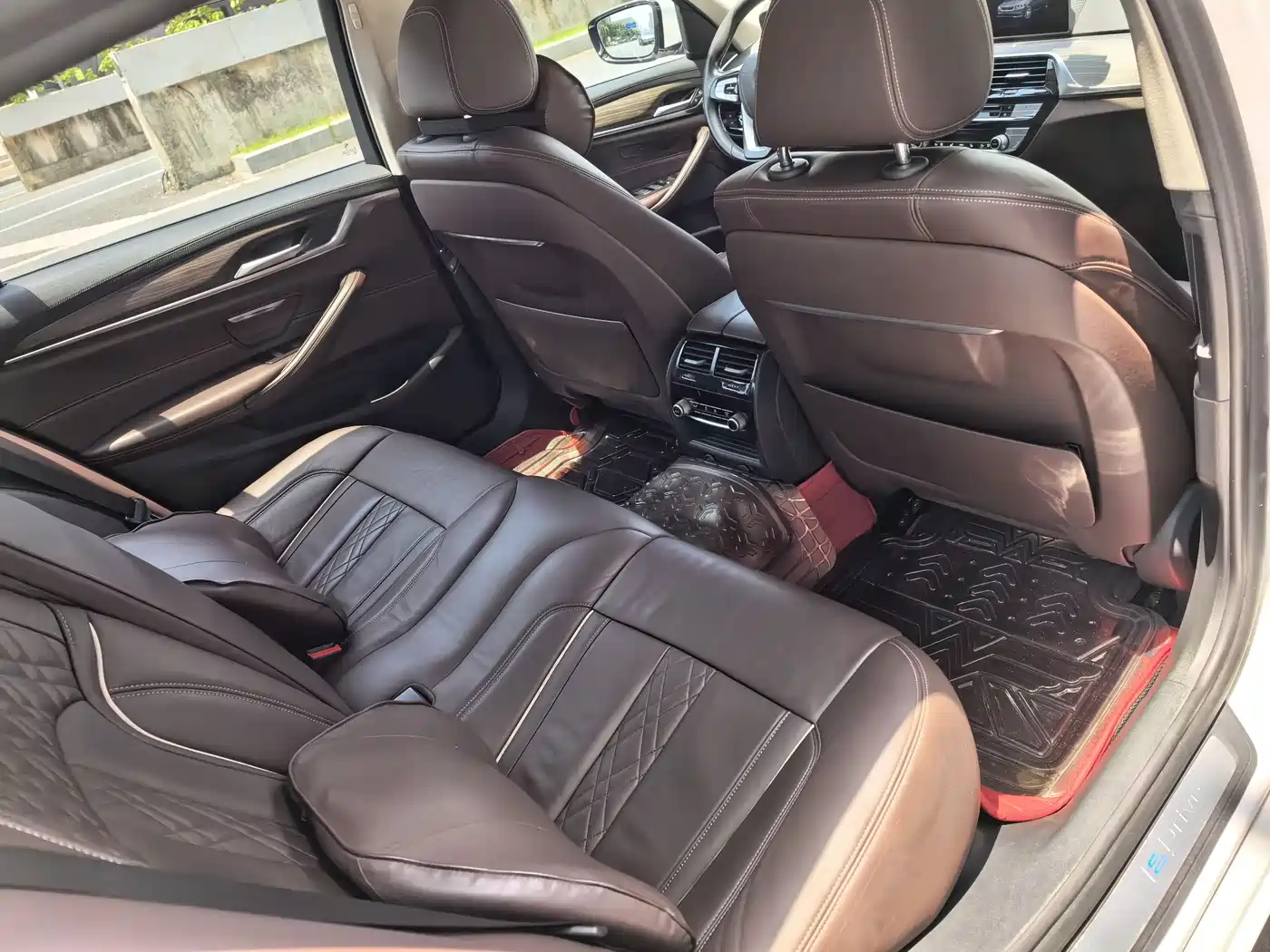BMW 5 Series New Energy 2019 530Le Luxury Package фото 12