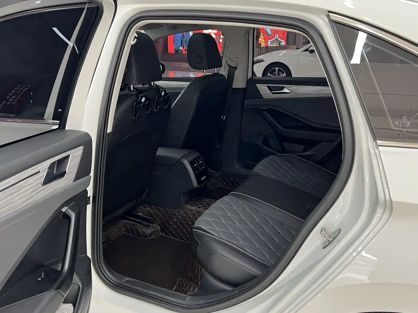 Volkswagen Sagitar 2023 300TSI DSG Surpassing Edition фото 13