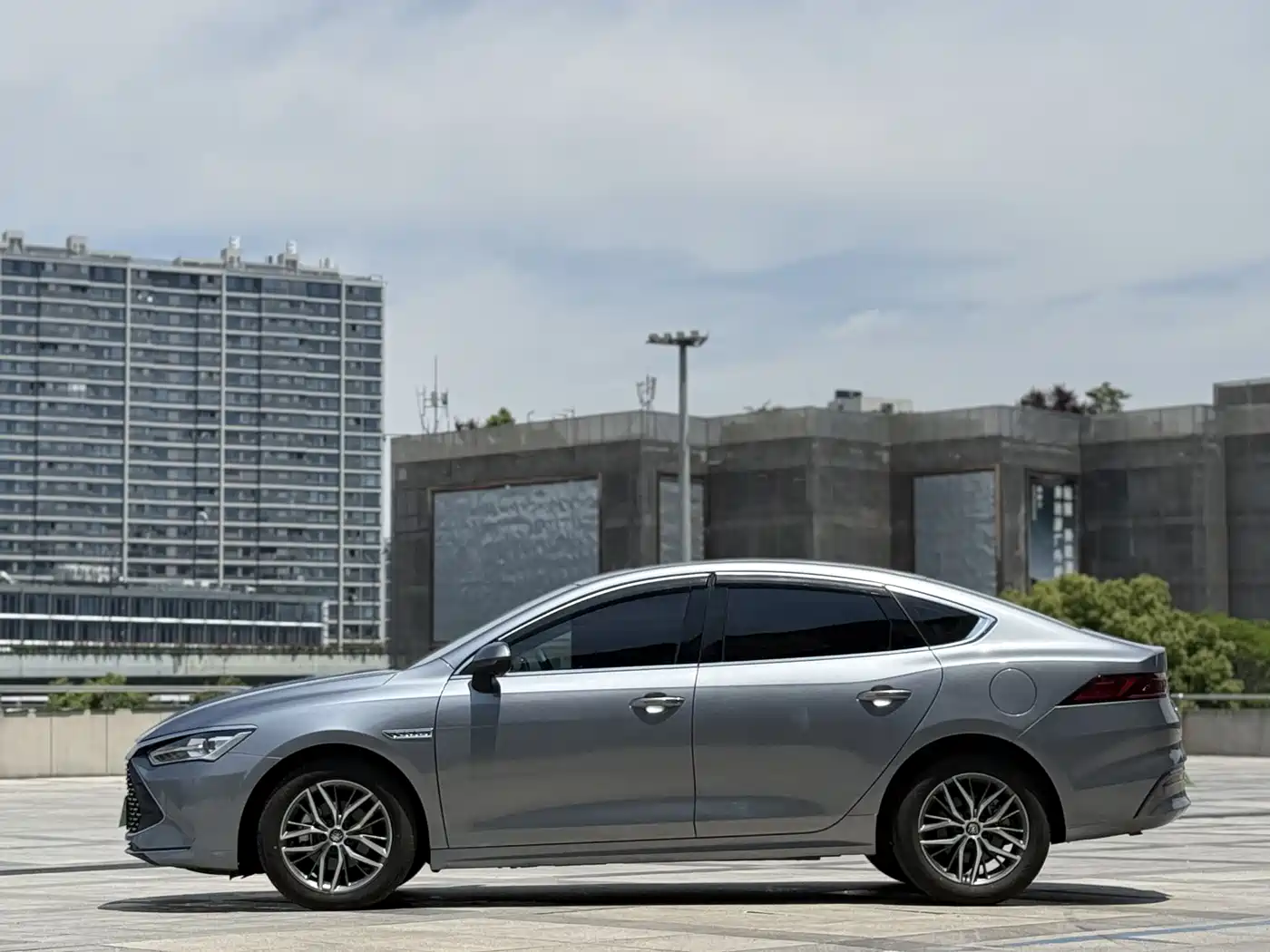 BYD Qin PLUS 2023 Champion Edition DM-i 120KM Excellence фото 3