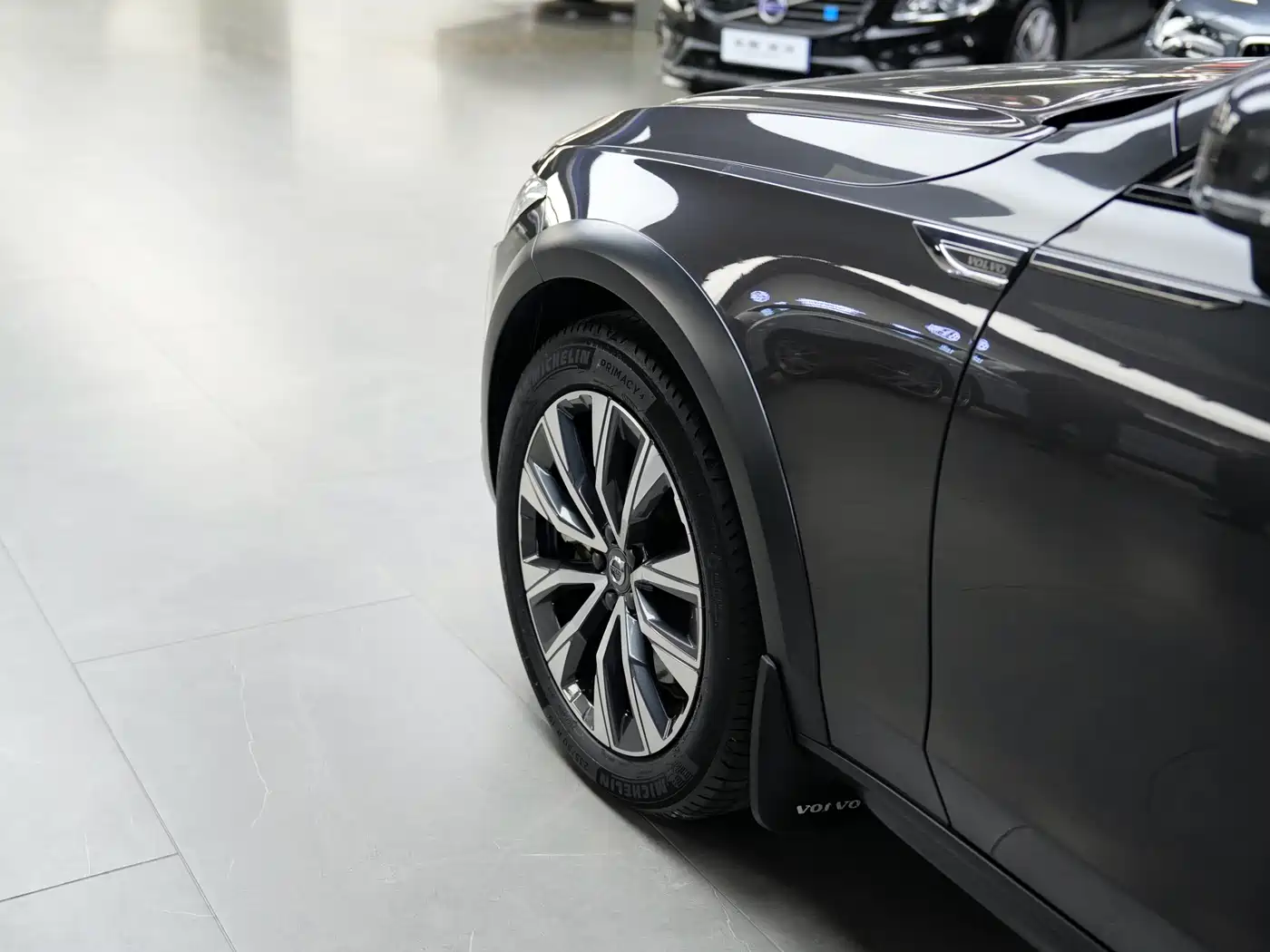 Volvo V90 2023 2024 Cross Country B5 AWD Wisdom Edition