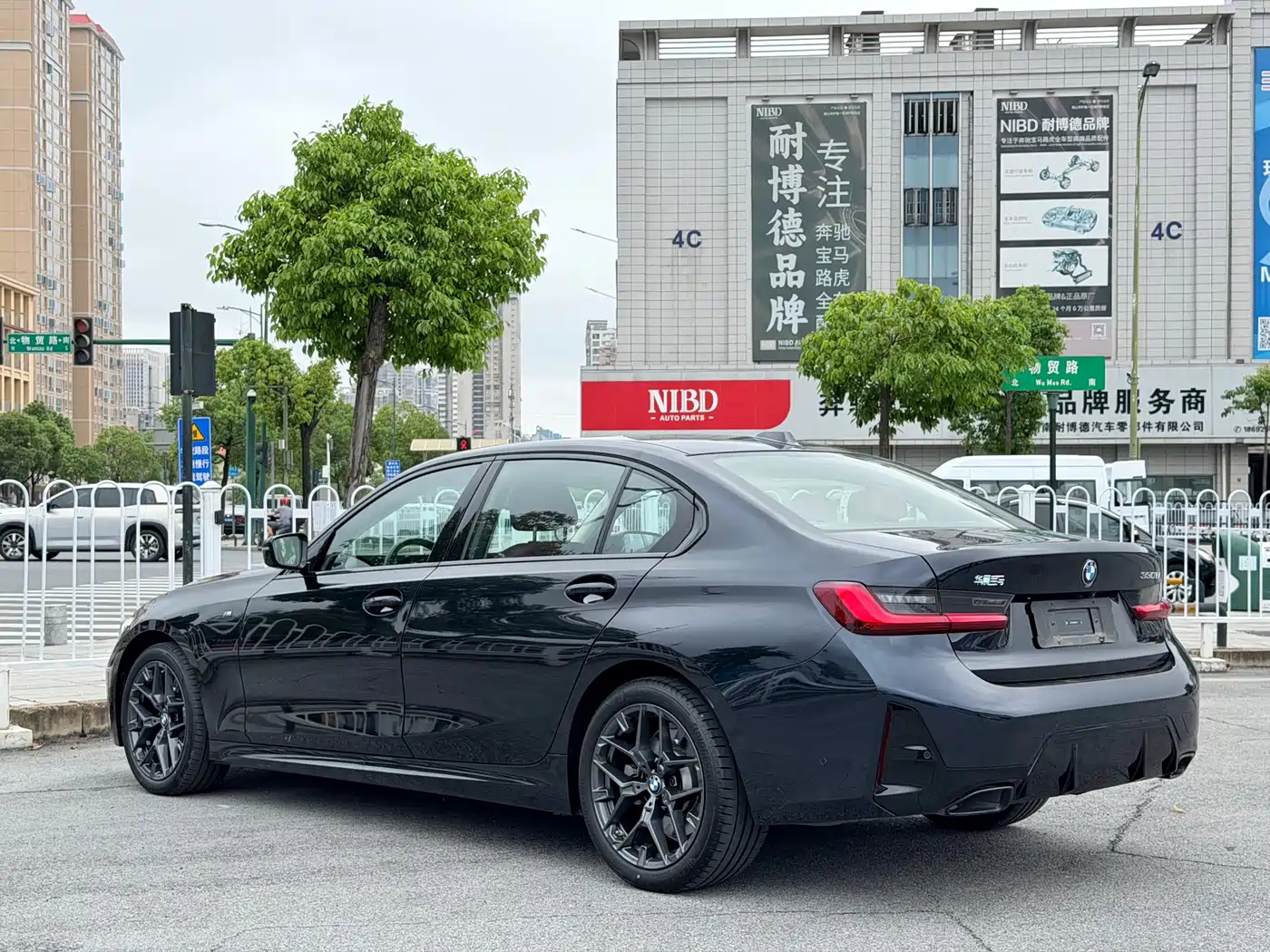 BMW 3 Series 2025 330Li M Sport Night Edition фото 11
