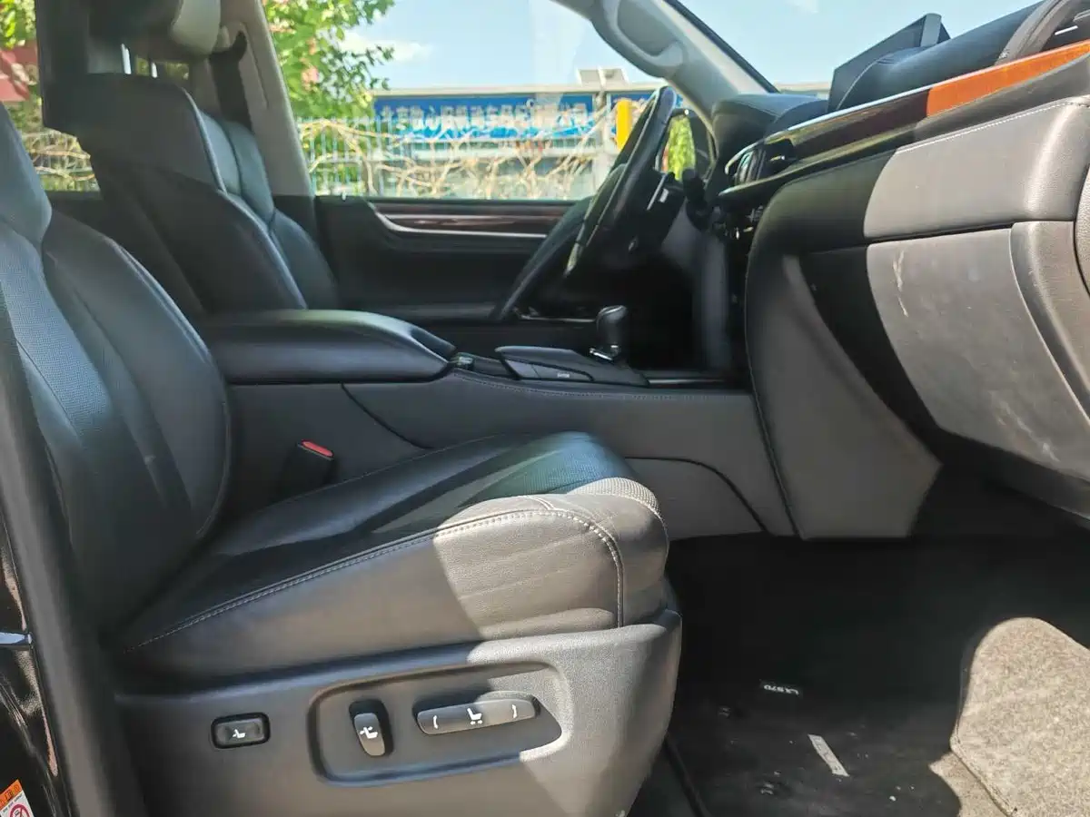 Lexus LX 2017 570 Dynamic Luxury фото 8
