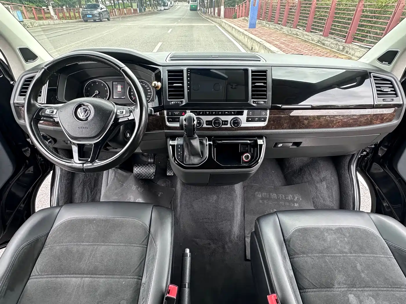 Volkswagen Multivan 2018 2.0TSI 4WD Premium Edition 7-Seater фото 13