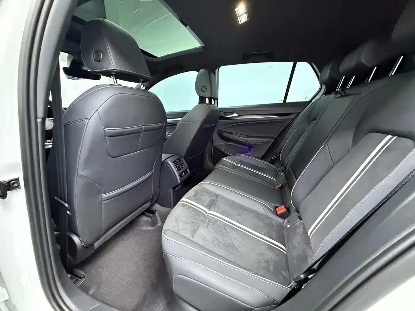 Volkswagen Golf 2021 280TSI DSG R-Line фото 9