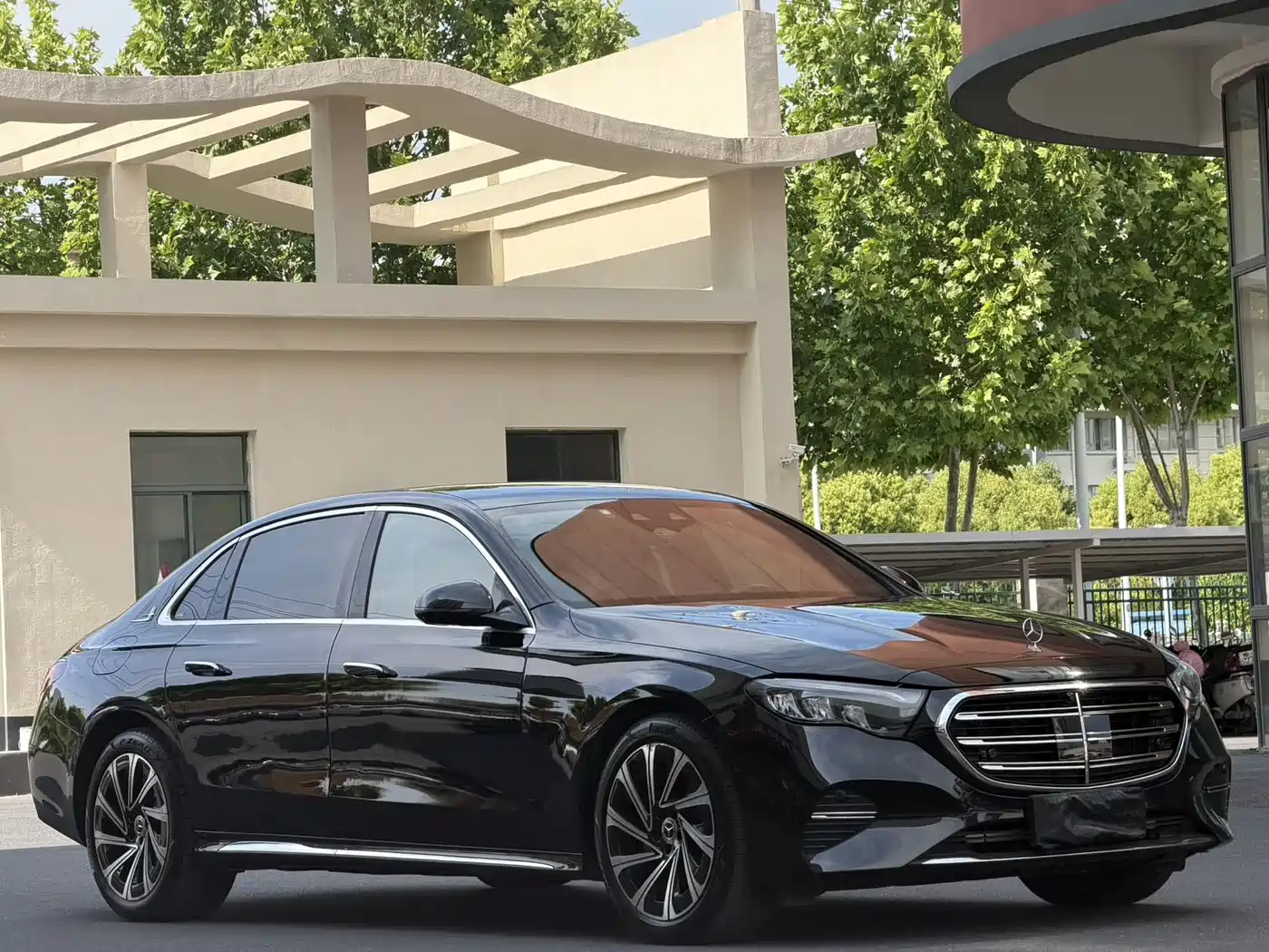 Mercedes-Benz E-Class 2024 Model E 300 L Luxury фото 3