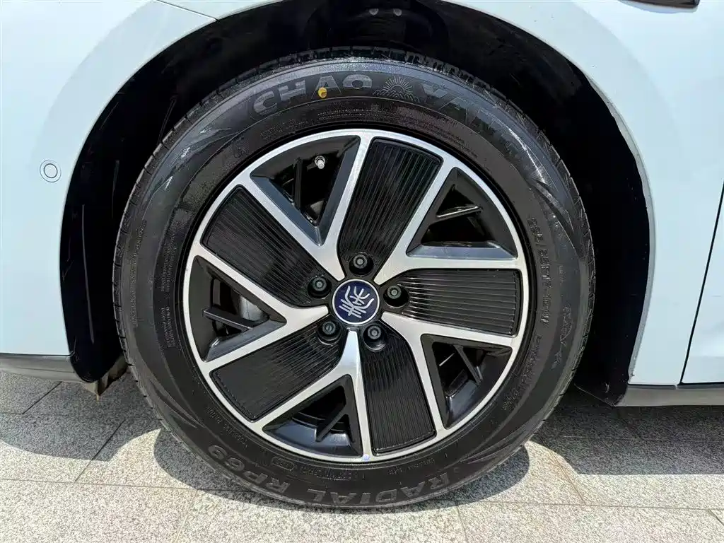 BYD Qin L 2025 DM-i Smart Drive 80KM Premium фото 16