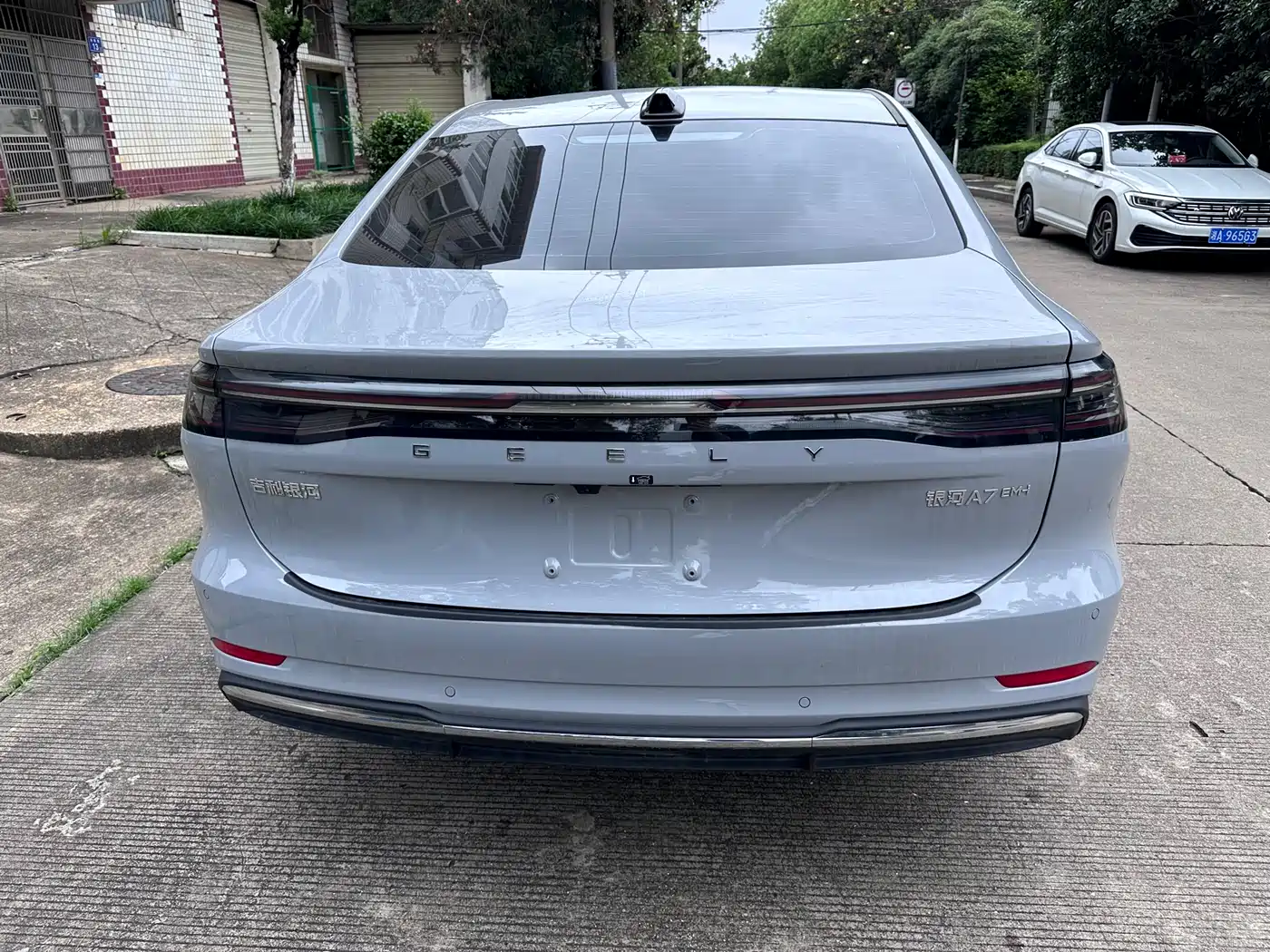Geely Galaxy Galaxy A7 2025 EM-i 70km Luxury Edition фото 15