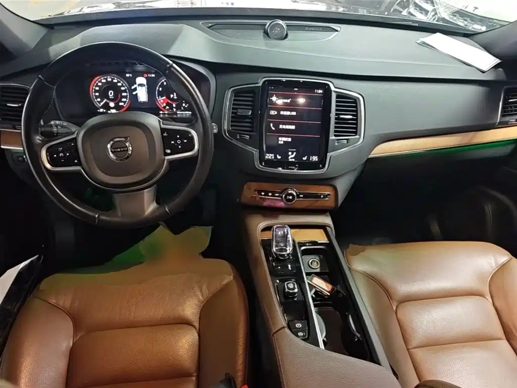 VOLVO XC90