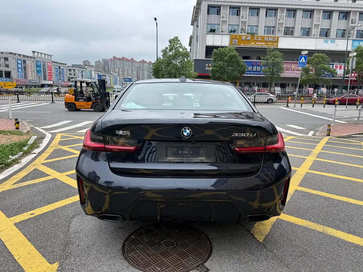 BMW 3 Series 2025 330Li M Sport Night Edition фото 12
