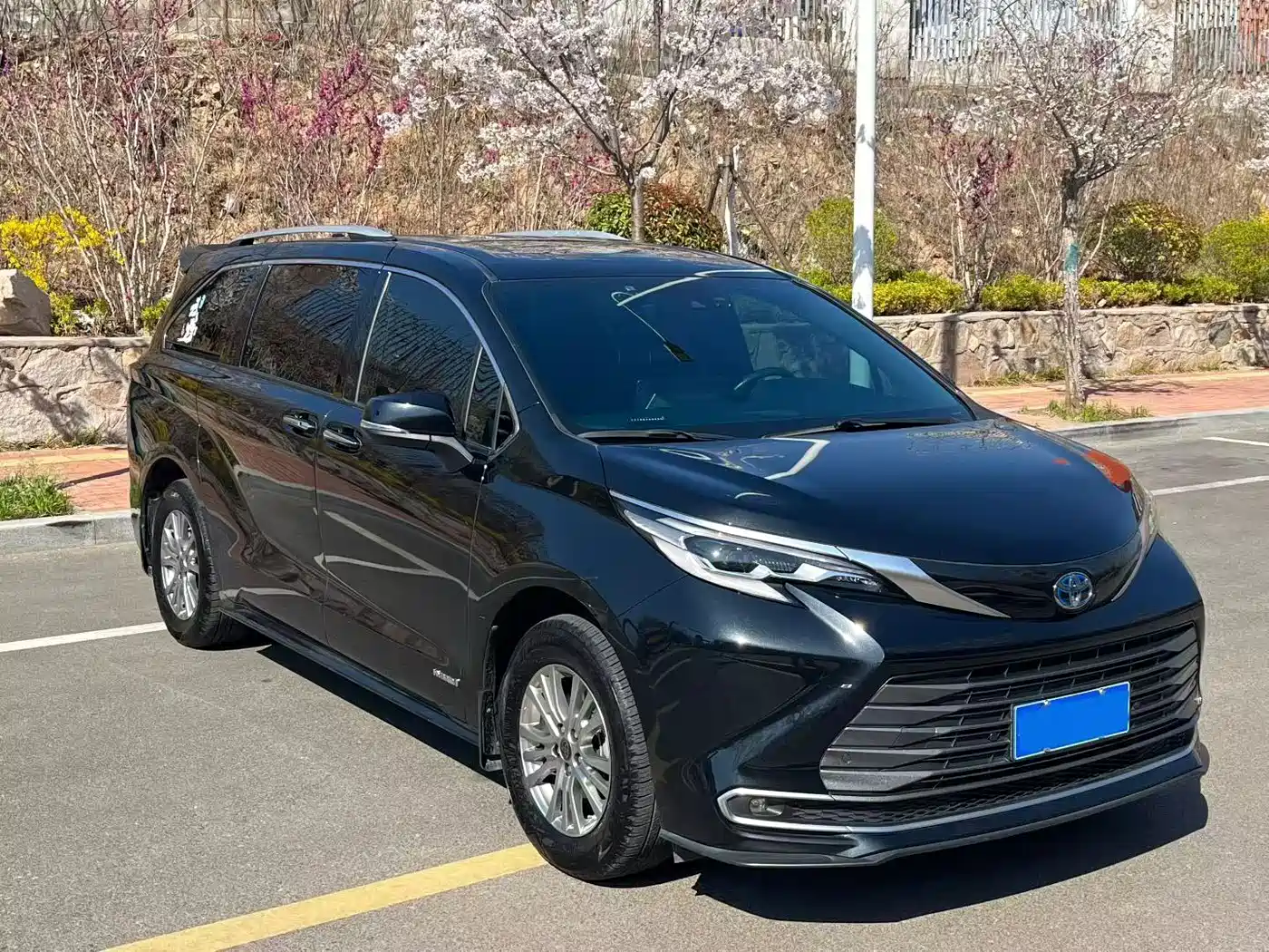Toyota Sienna 2021 2.5L Hybrid Premium Edition фото 3