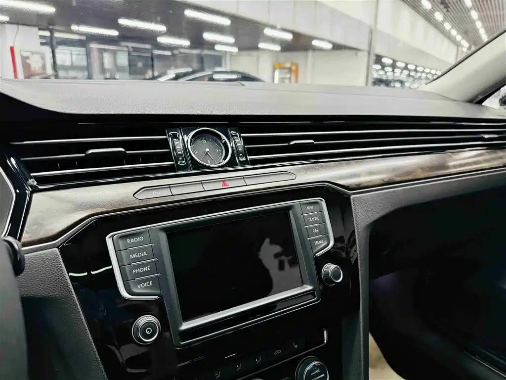 Volkswagen Magotan 2017 380TSI DSG Luxury фото 15