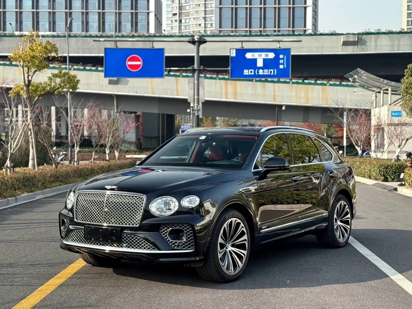 BENTLEY TIMYUE PLUG IN HYBRID