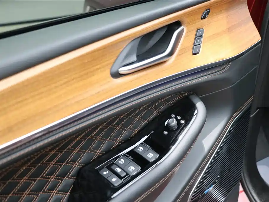 JEEP GRAND CHEROKEE 4XE (IMPORTED)