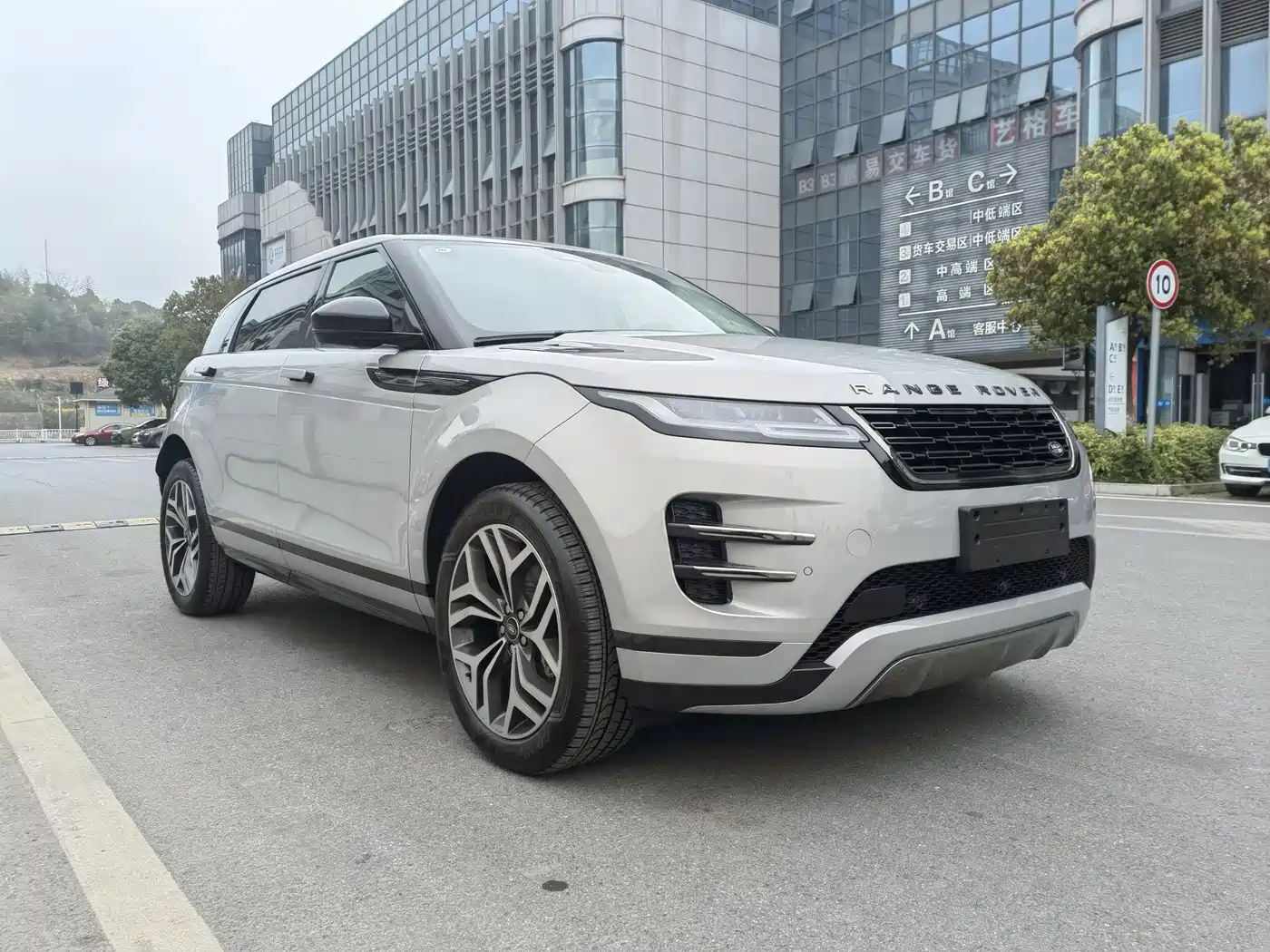 Land Rover Range Rover Evoque 2024 Range Rover Evoque L 249PS Light Master Edition фото 7