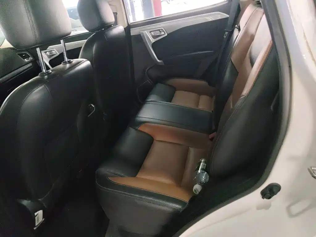 Photo 17 - Geely Emgrand X6