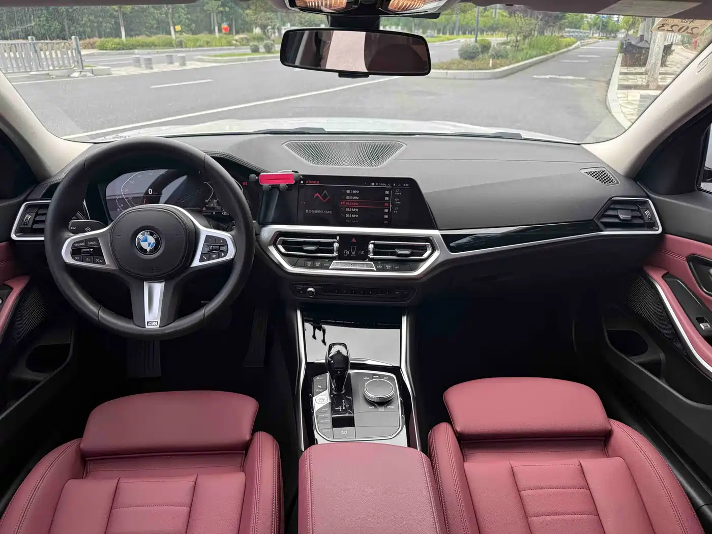 BMW 3 Series 2021 320Li M Sport Package фото 9