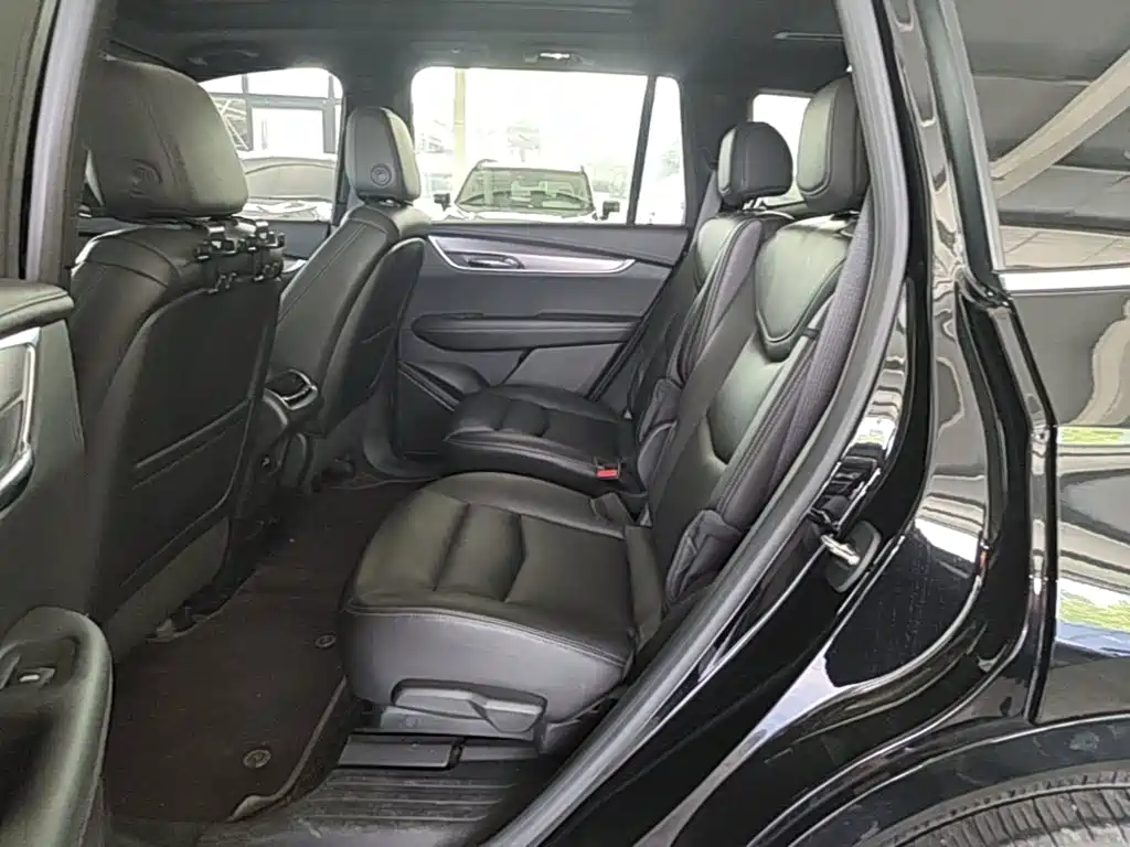 CADILLAC XT6