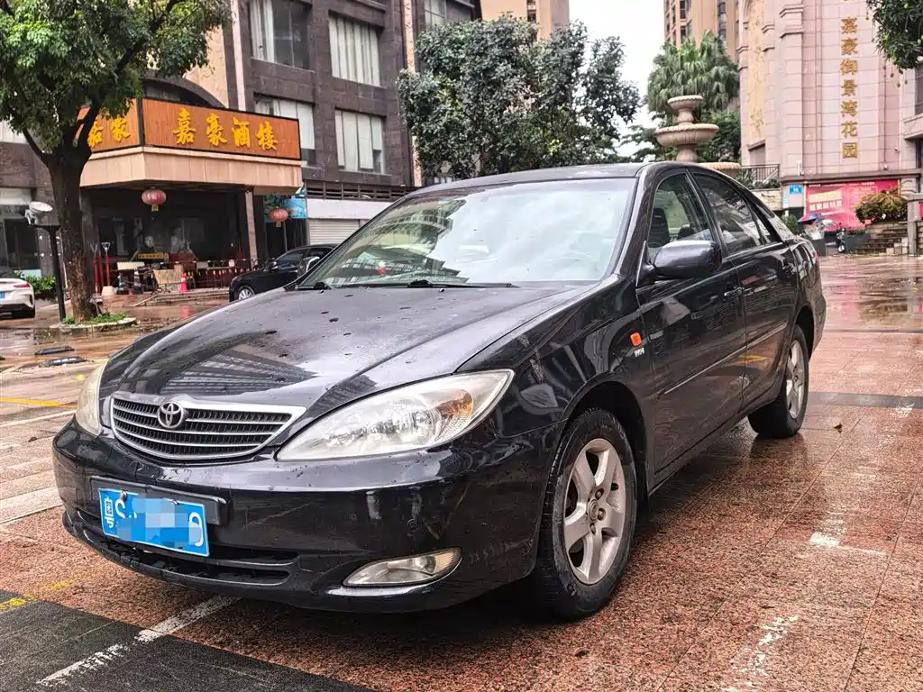Toyota Camry (Overseas) 2005 2.4 Luxury Edition фото 2