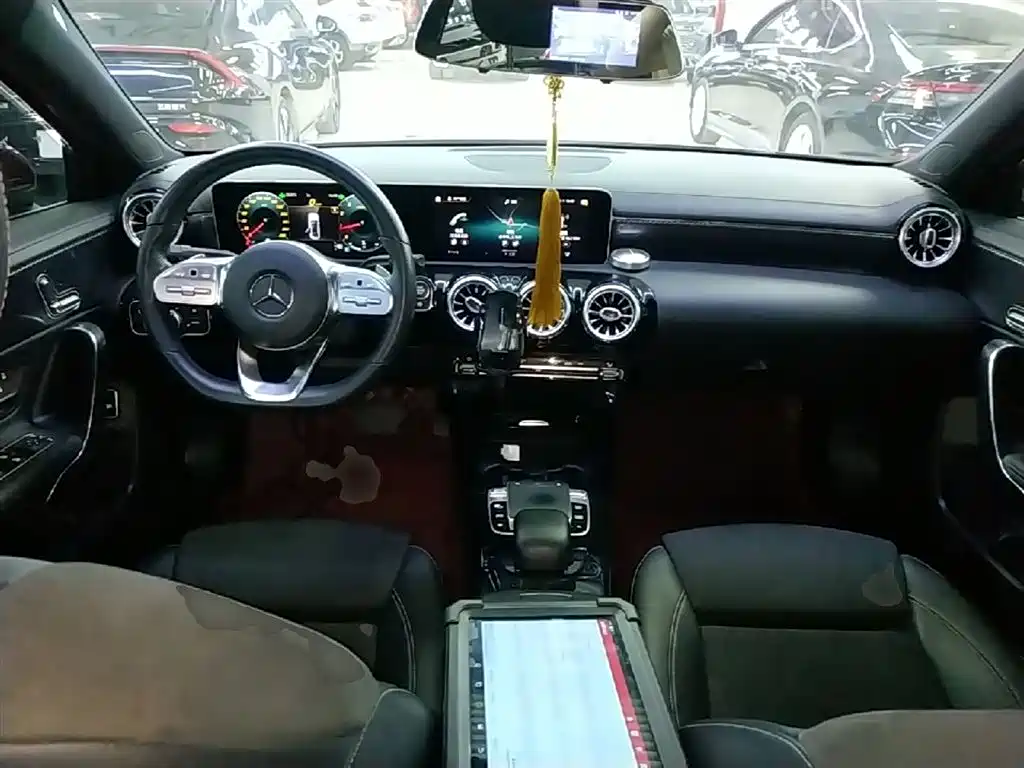 Mercedes-Benz A-Class 2019 A 200 L Sport Sedan фото 10