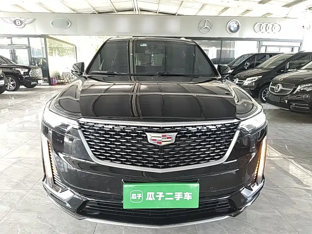 CADILLAC XT6