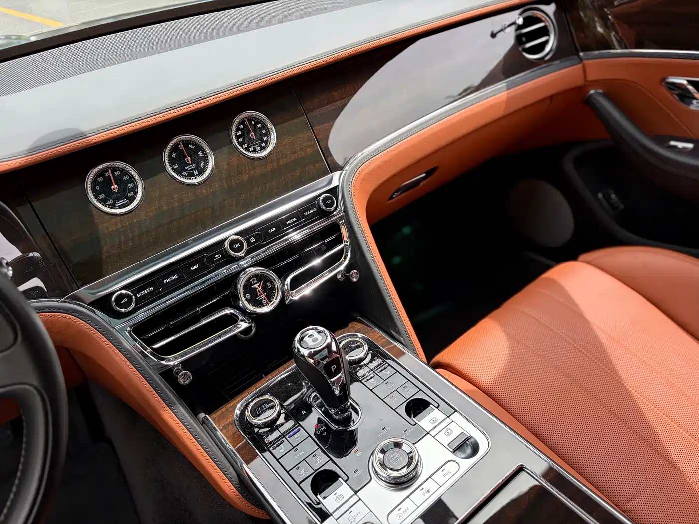 Bentley Flying Spur 2021 4.0T V8 Standard Version фото 21