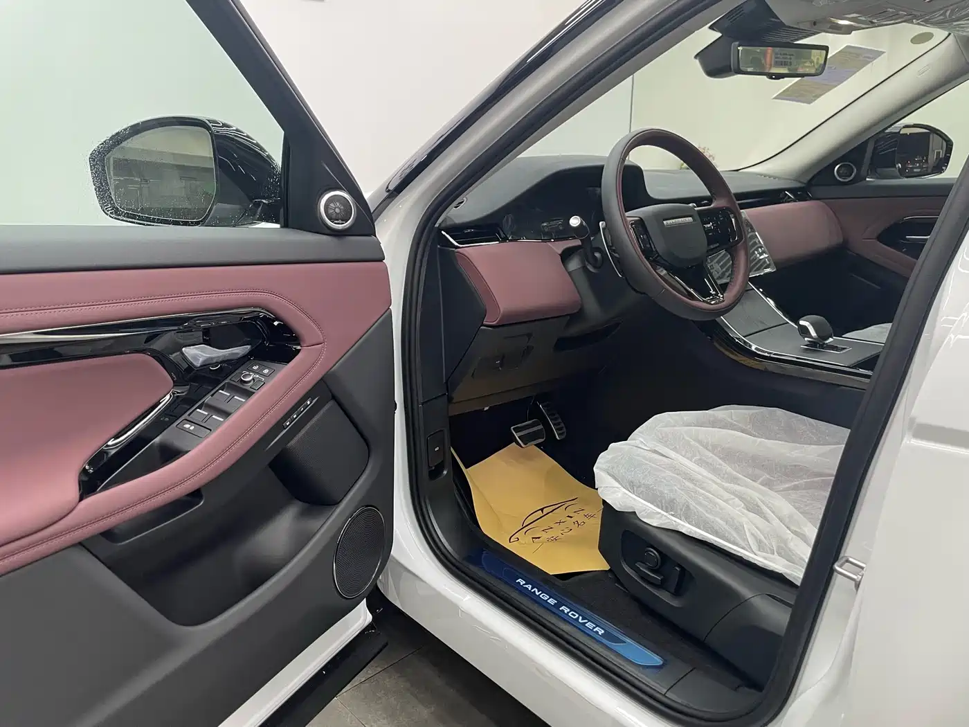 Land Rover Range Rover Evoque 2026 Range Rover Evoque L SE фото 8