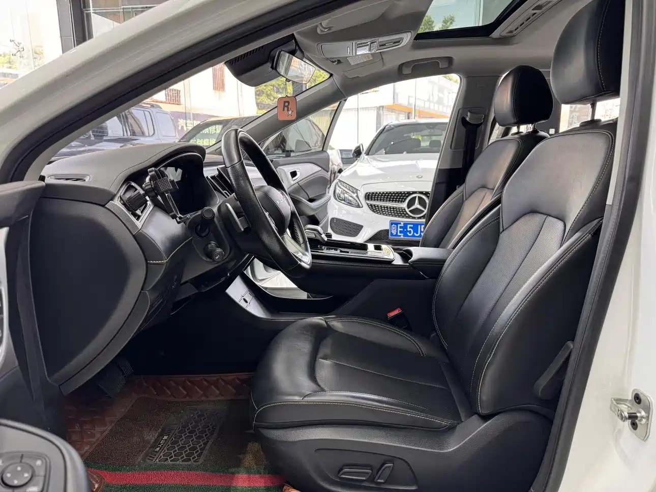Фото 10 - Roewe i6 MAX