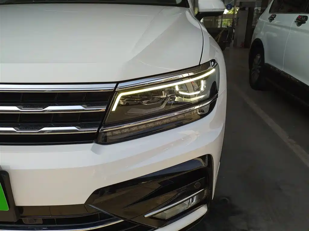 Volkswagen Tiguan L 2020 330TSI Auto 2WD R-Line Flagship China VI фото 24