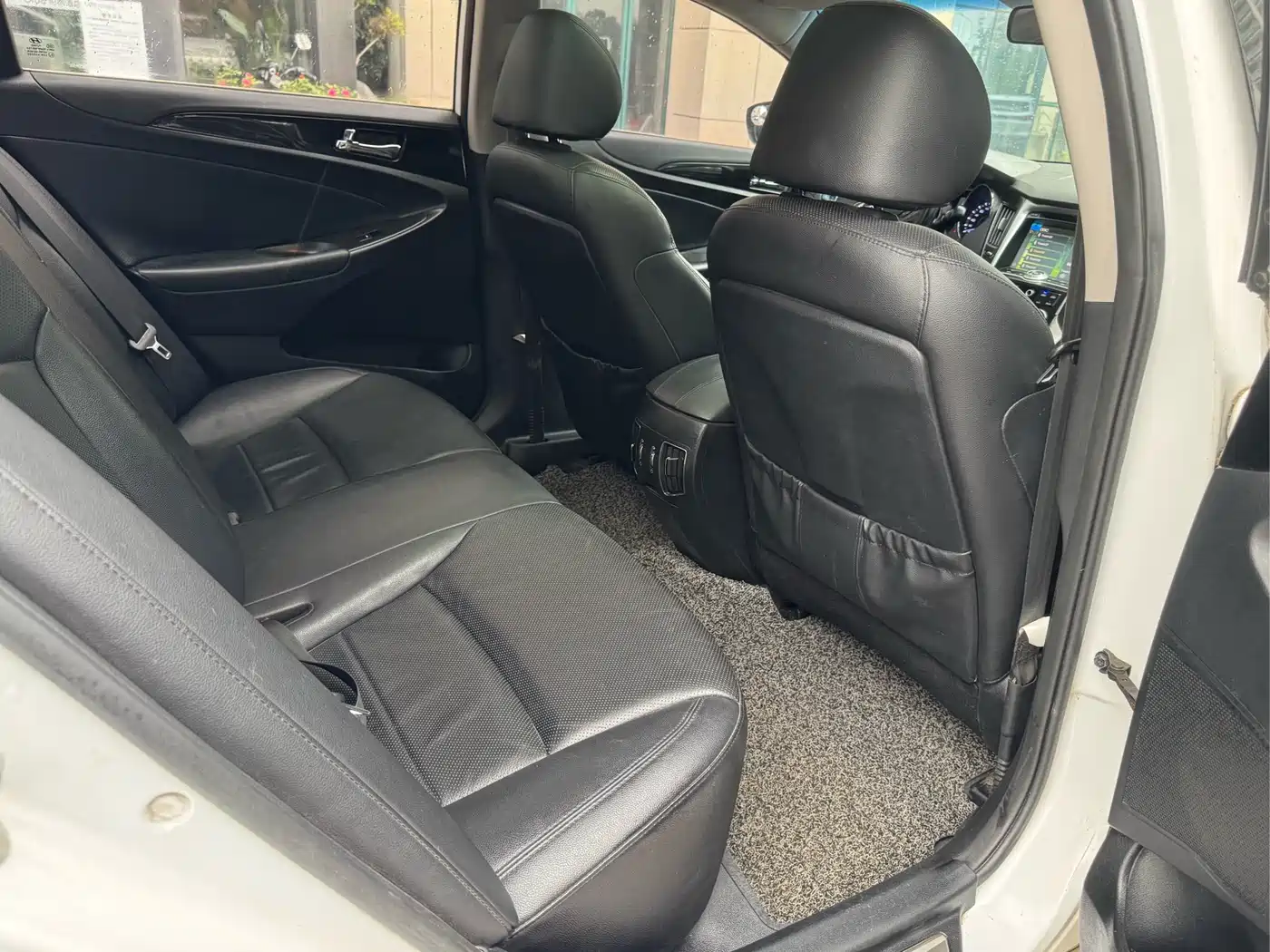 Hyundai Sonata 2014 2.0L Automatic Luxury фото 17
