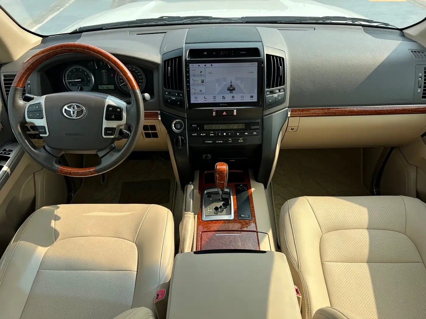 Toyota Land Cruiser (Import) 2015 4.6L V8 Middle East Limited Edition фото 9