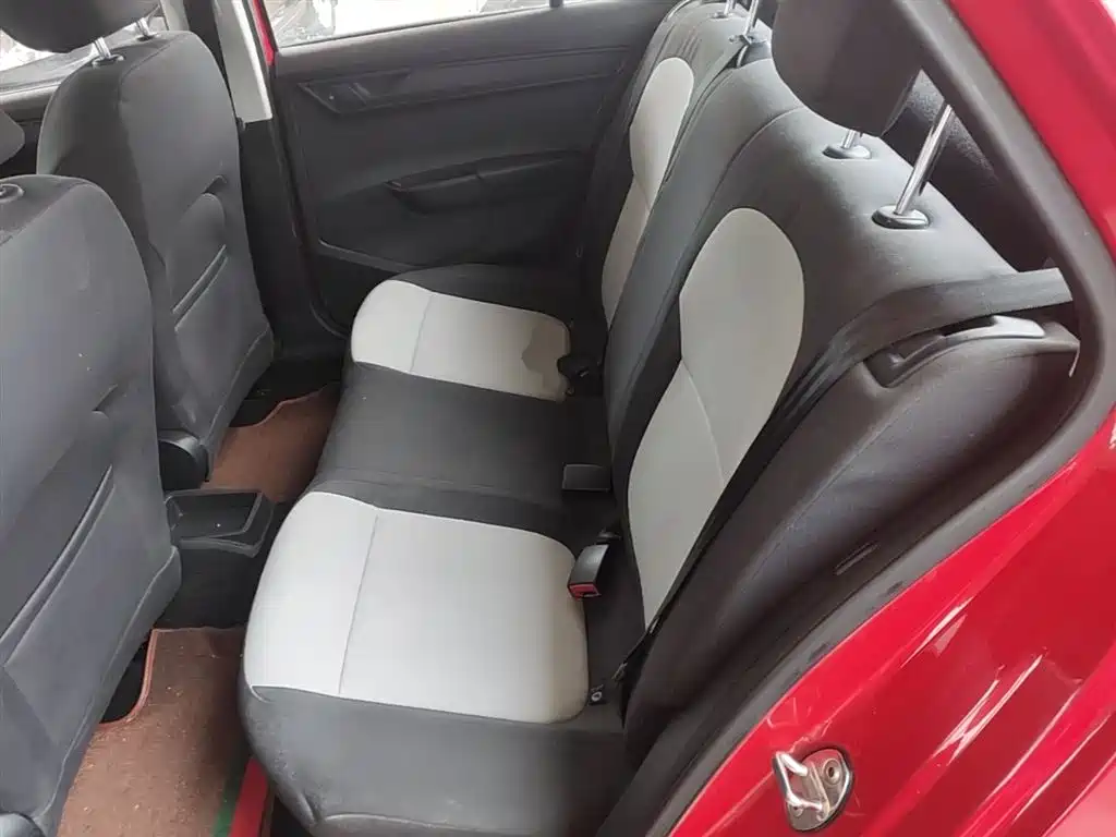 Škoda Fabia 2015 1.4L Manual Advance Edition фото 17