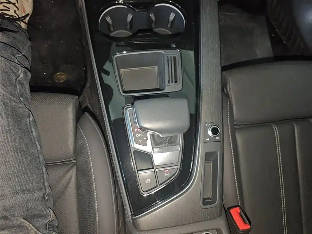 Audi A4L 2023 40 TFSI Luxury Sport фото 21