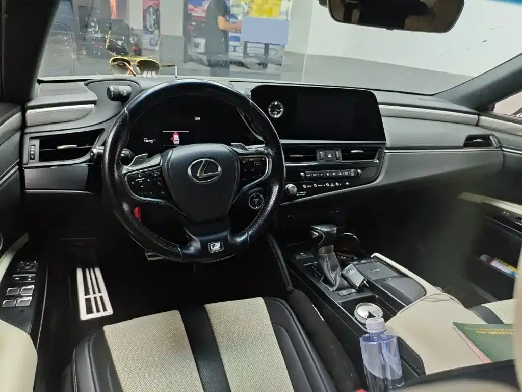 Фото 6 - Lexus ES